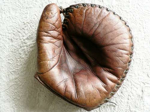 Spalding Base Mitt Front